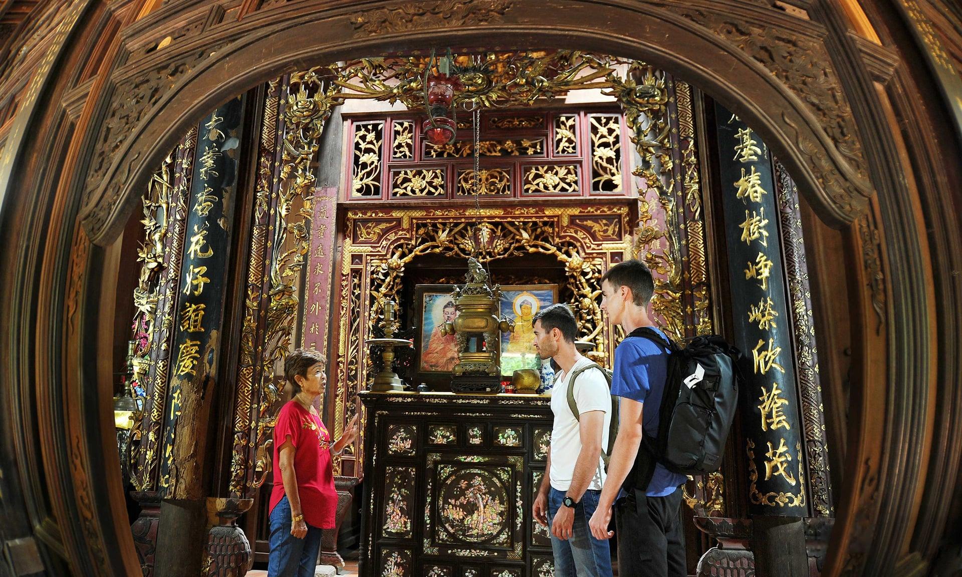 Vòm bao lam & câu đối cẩn ốc